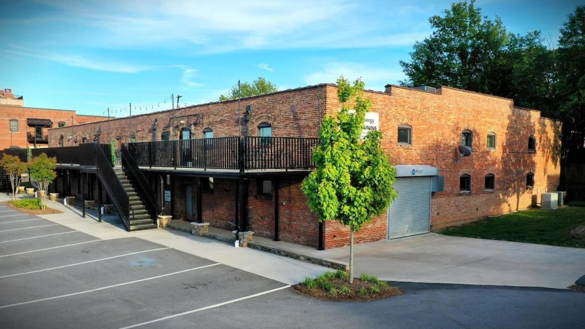 Humble Abode Hotel Hickory Exterior photo