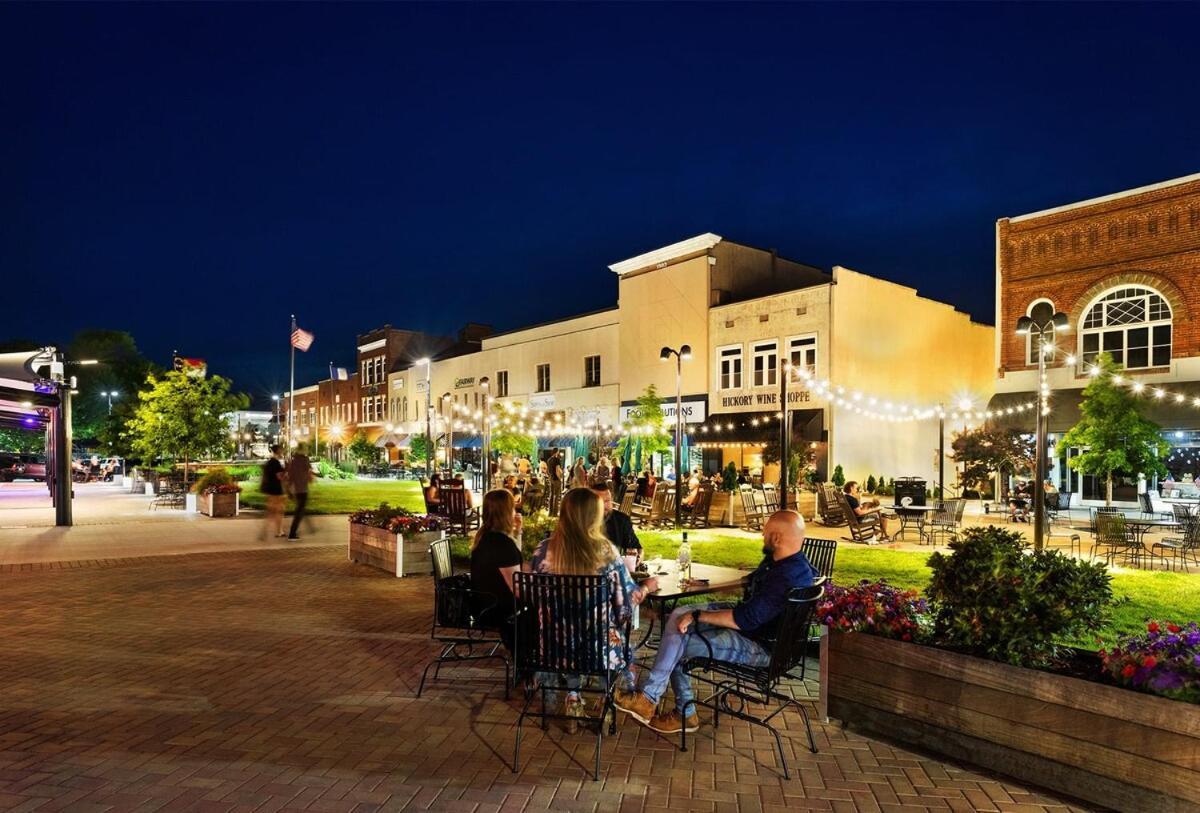 Humble Abode Hotel Hickory Exterior photo